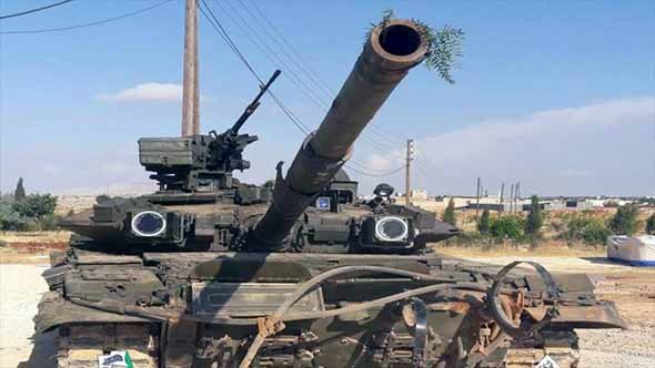 “Moderata” rebeller erövrar en stridsvagn T-90 som överlämnas till Al-Qaeda i Syrien