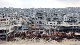 TOPSHOT - En bild visar förstörelsen i Shujaiya-området i Gaza City den 7 oktober 2024, på första årsdagen av det pågående kriget i Gazaremsan mellan Israel och den palestinska Hamasgruppen. (Foto av Omar AL-QATTAA / AFP) (Foto av OMAR AL-QATTAA/AFP via Getty Images)
